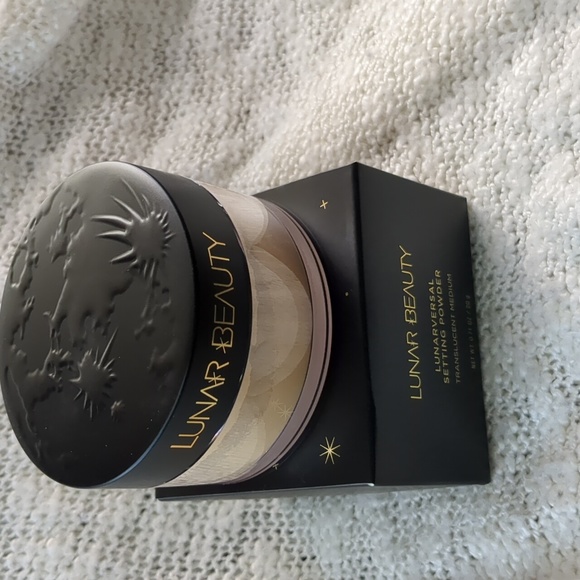 LUNAR BEAUTY LUNARVERSAL Setting Powder w/Puff in Medium, 20g/0.71oz - Picture 3 of 14